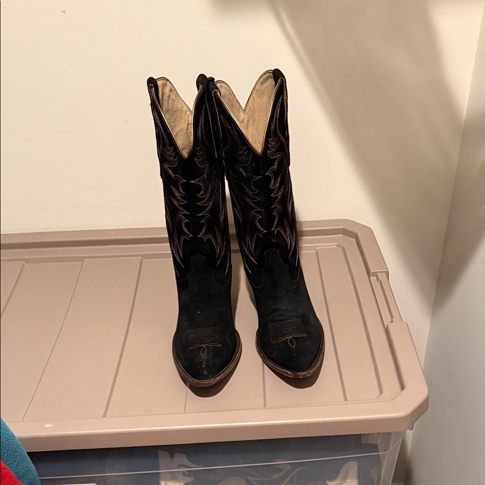 Idyllwind charmed life black and brown suede boots